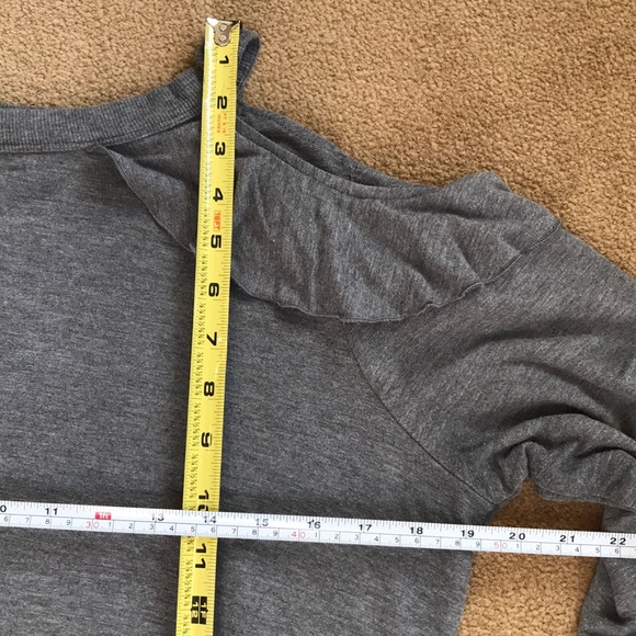 ⭐️⭐️Cold Shoulder Knit Top Express One Eleven Size XS - Picture 6 of 16